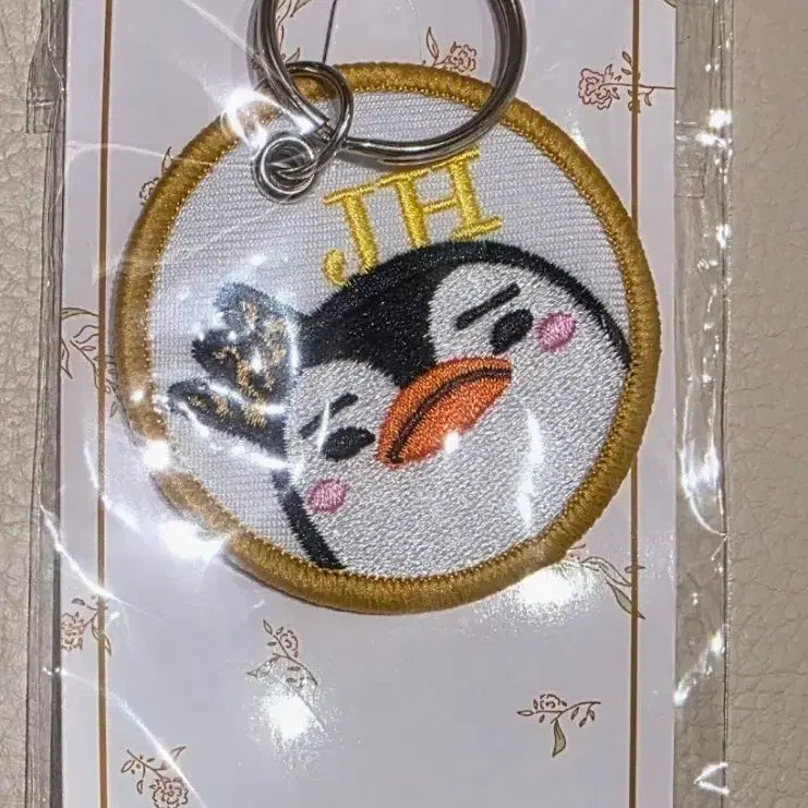 [BUNJANG] 2PM Lee Junho Penguin Embroidery Keyring JH Initial Japan MD / 이준호 펭귄 자수 키링 JH 이니셜 일본MD