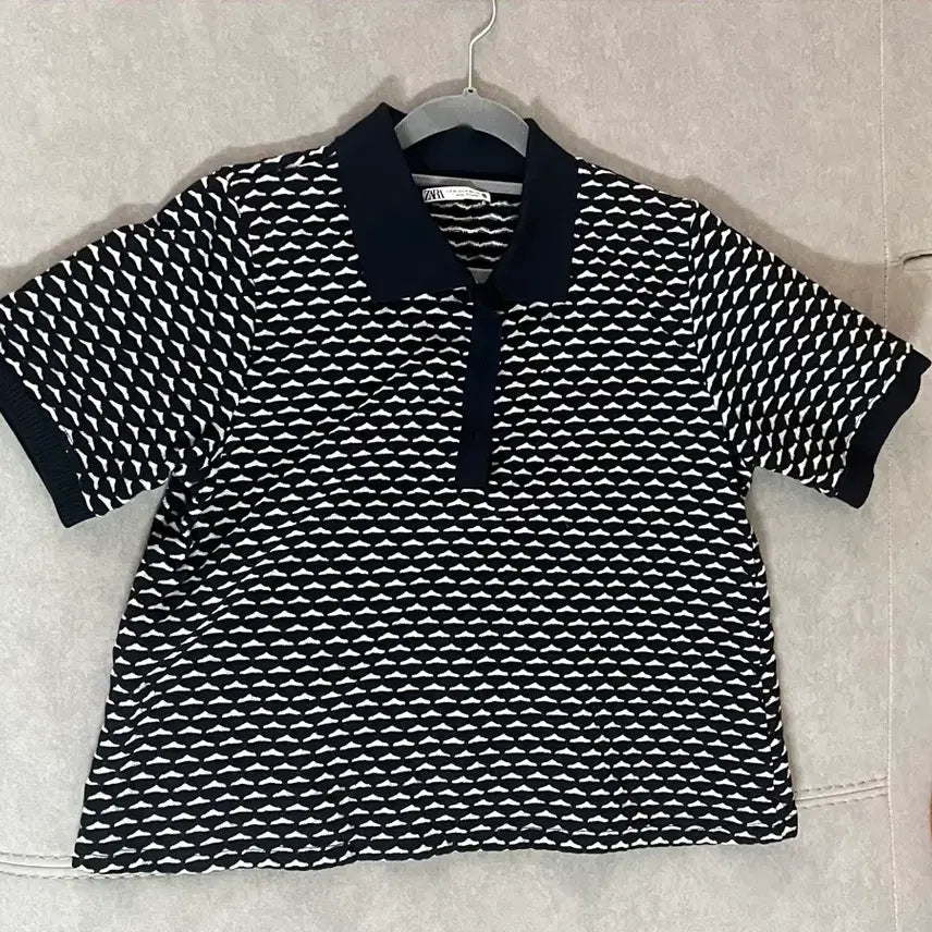 [BUNJANG] ZARA Black &amp; White Patterned Short Sleeve Polo Shirt / 자라 블랙&amp;화이트 반팔 카라티