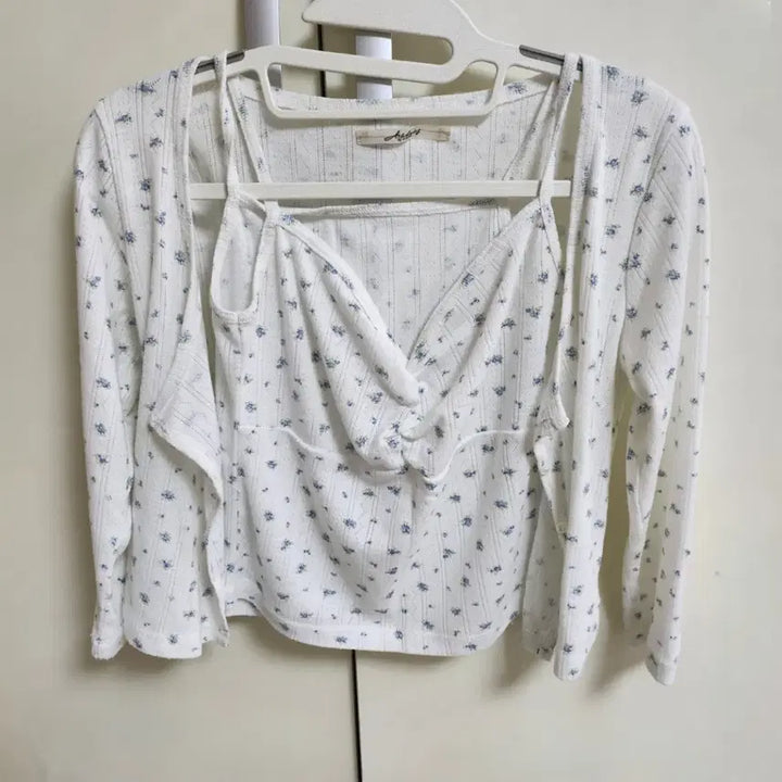 [BUNJANG] Vintage Floral Print Tank Top and Cardigan Set / 빈티지 잔꽃 나시 가디건 세트