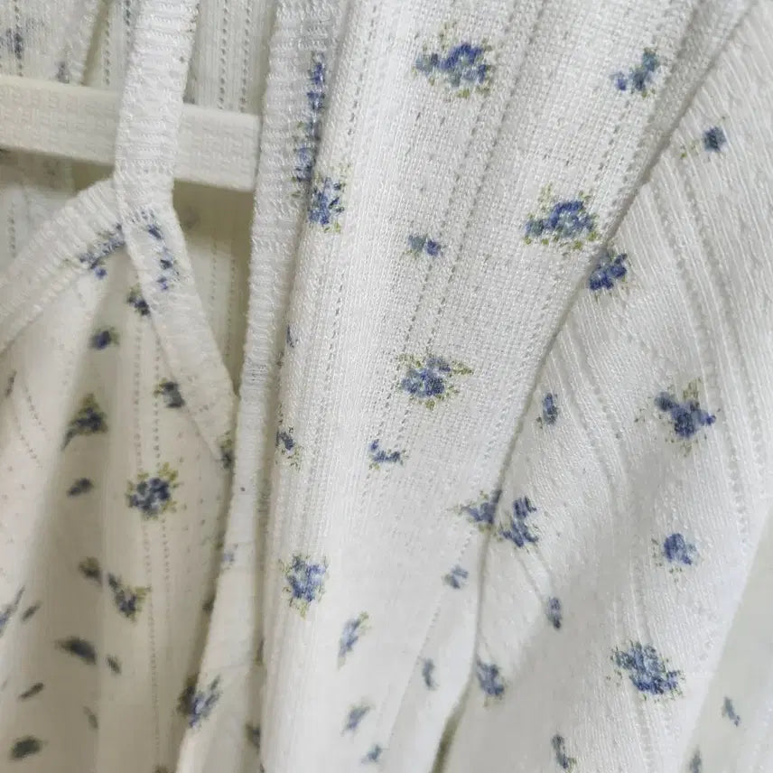 [BUNJANG] Vintage Floral Print Tank Top and Cardigan Set / 빈티지 잔꽃 나시 가디건 세트