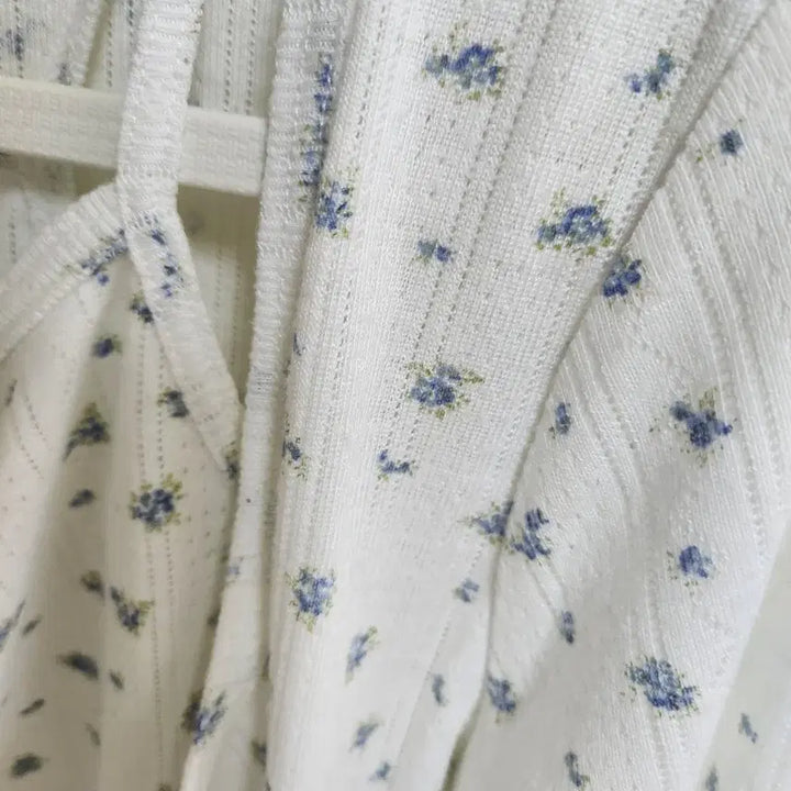 [BUNJANG] Vintage Floral Print Tank Top and Cardigan Set / 빈티지 잔꽃 나시 가디건 세트