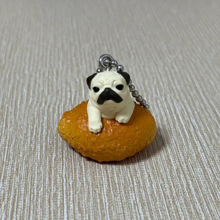 [BUNJANG] Pug Puppy on Bread Keychain / 빵 위에 퍼그 강아지 키링