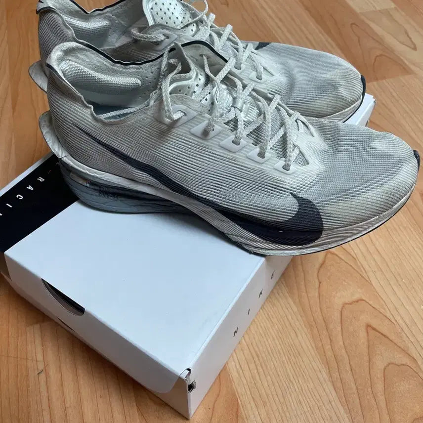 [BUNJANG] Nike ZoomX Vaporfly NEXT% 4 White Gridiron / [260]나이키 줌X 베이퍼플라이 넥스트% 4 화이트 그리드아이언