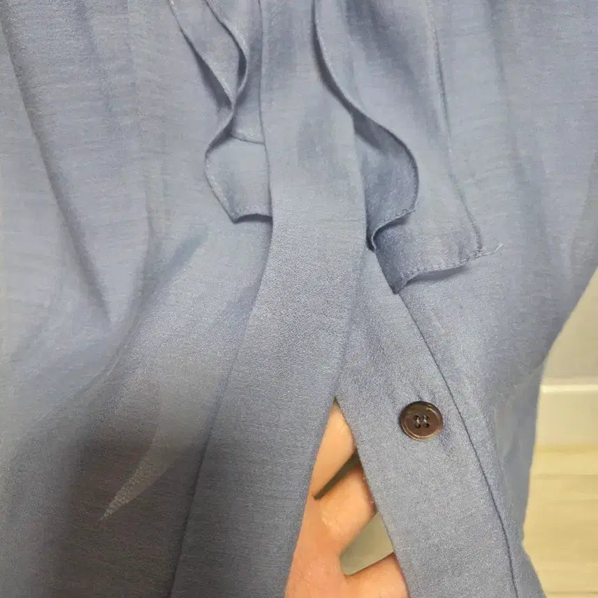 [BUNJANG] LYNN Blue Short-Sleeve Blouse / LYNN 린 반팔 소라색 블라우스 정장룩 하객룩