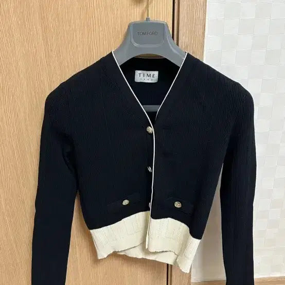 [BUNJANG] Time Contrast Eyelet Knit Cardigan / [90]타임 콘트라스트 아일렛 니트 가디건