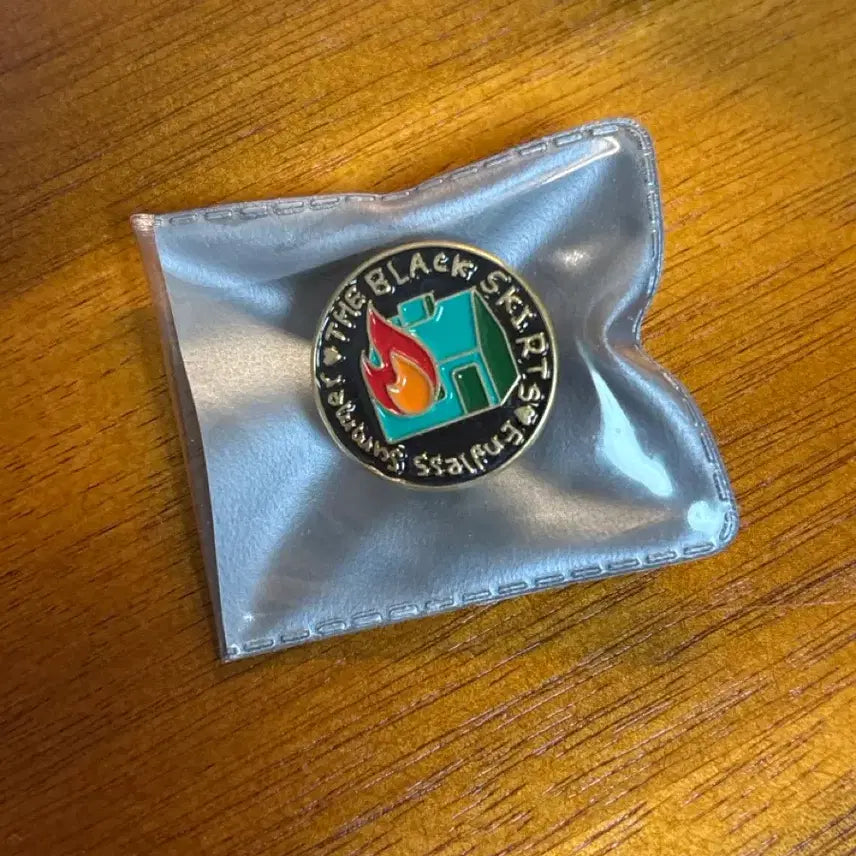 [BUNJANG] The Black Skirts Badge / 검정치마 뱃지