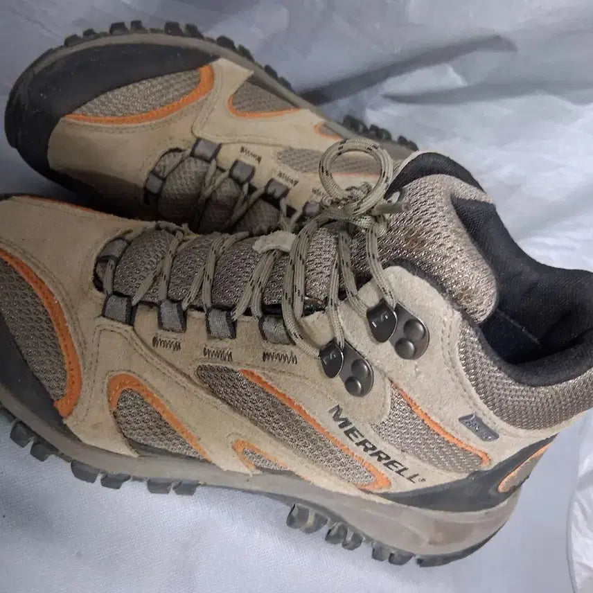 [SOLD OUT] 등산화260  머렐고어