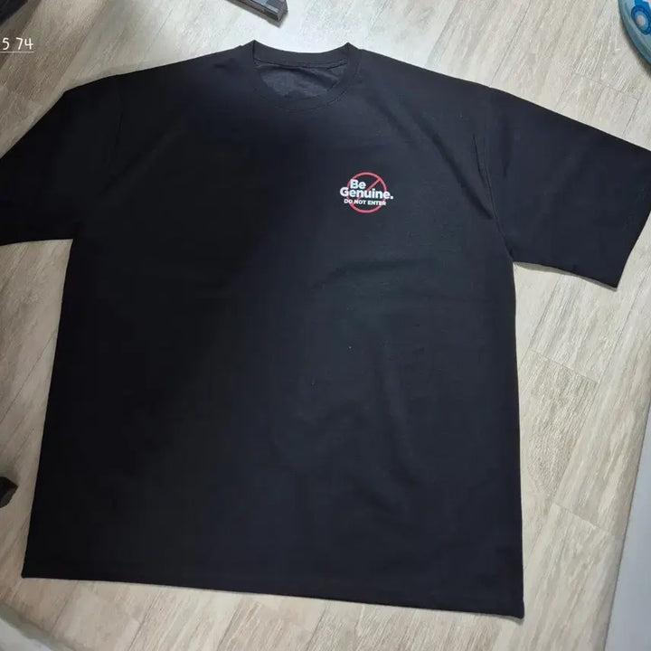 [BUNJANG] Black Floral Print T-Shirt / 플라워 프린팅 검정 반팔 티셔츠(새상품