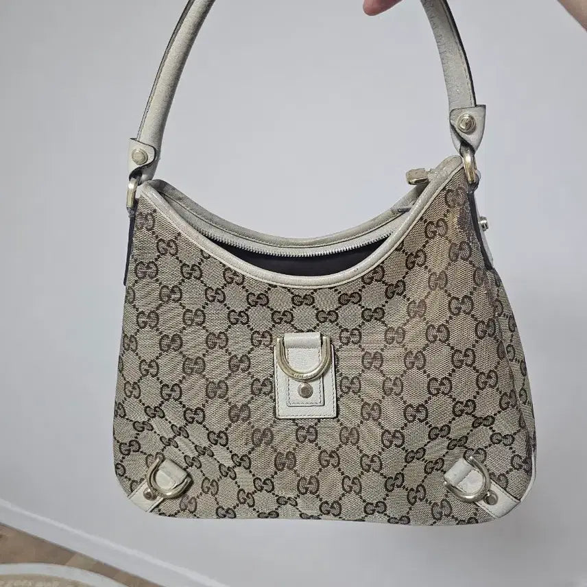[BUNJANG] Gucci GG Logo Canvas Shoulder Bag / 구찌 GG 로고 캔버스 숄더백
