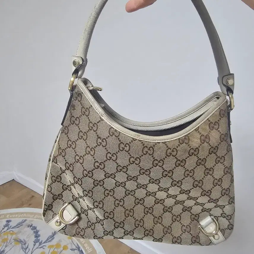 [BUNJANG] Gucci GG Logo Canvas Shoulder Bag / 구찌 GG 로고 캔버스 숄더백