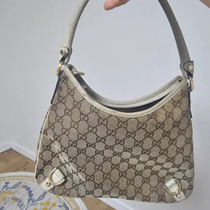 [BUNJANG] Gucci GG Logo Canvas Shoulder Bag / 구찌 GG 로고 캔버스 숄더백