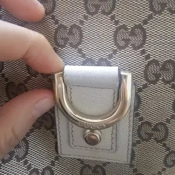 [BUNJANG] Gucci GG Logo Canvas Shoulder Bag / 구찌 GG 로고 캔버스 숄더백