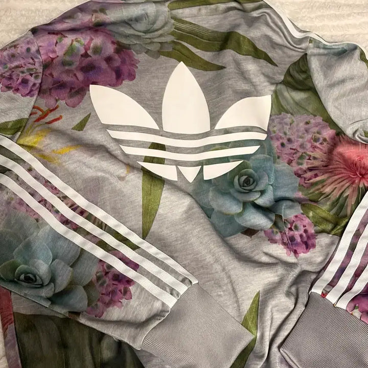 [SOLD OUT] 아디다스 플라워 프린팅 트랙탑 (한정판)