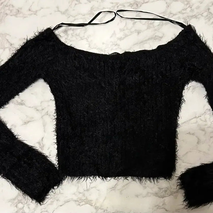 [BUNJANG] Forever 21 Off-Shoulder Fur Knit Black / 포에버21 오프숄더 퍼 니트 블랙