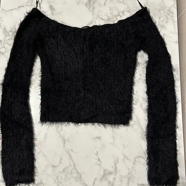 [BUNJANG] Forever 21 Off-Shoulder Fur Knit Black / 포에버21 오프숄더 퍼 니트 블랙