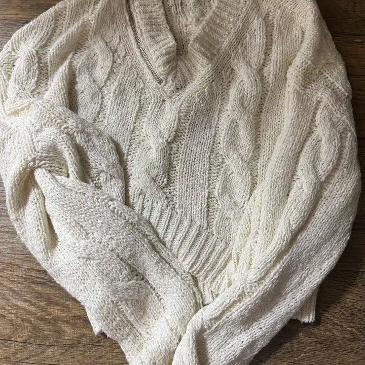 [BUNJANG] Matinkim Ivory Crop Knit Sweater / 마뗑킴 아이보리 크롭 니트 - 사이즈 프리