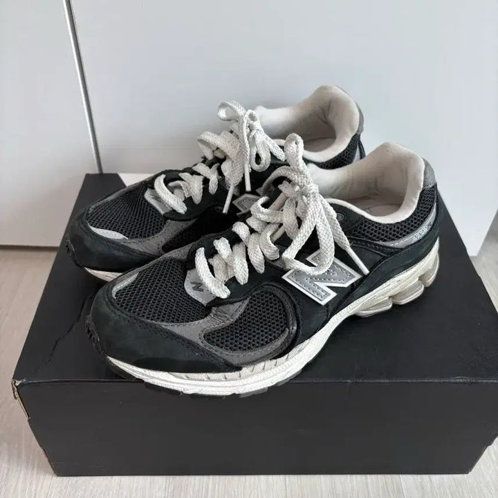 [BUNJANG] New Balance 2002 Black 230 / [230] 뉴발란스 2002 블랙