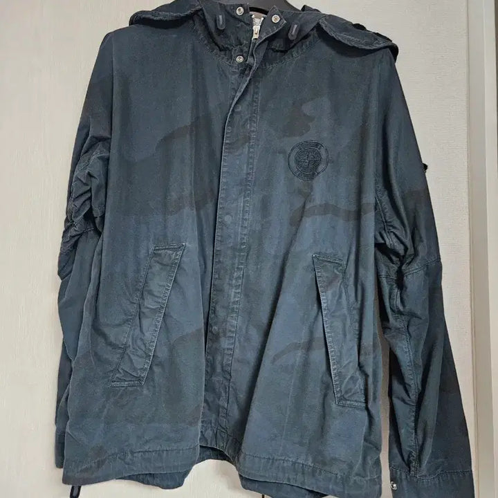 [SOLD OUT] (정품)슈프림 x 스톤 아일랜드 라이엇 마스크 카모 자켓 블랙 m