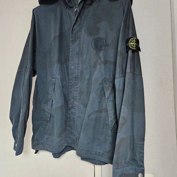 [SOLD OUT] (정품)슈프림 x 스톤 아일랜드 라이엇 마스크 카모 자켓 블랙 m