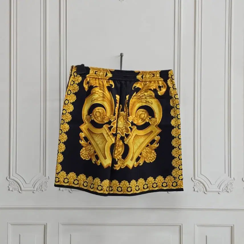 [BUNJANG] Versace Gold Barocco Pattern Silk Shorts / 베르사체 골드 바로코 패턴 실크 반바지
