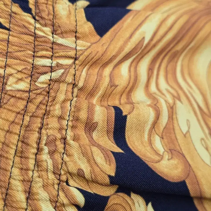 [BUNJANG] Versace Gold Barocco Pattern Silk Shorts / 베르사체 골드 바로코 패턴 실크 반바지