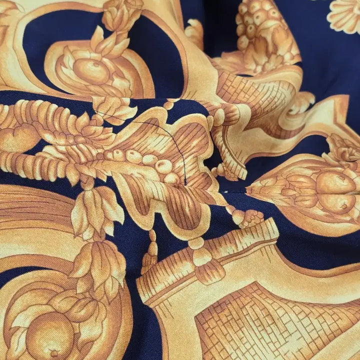 [BUNJANG] Versace Gold Barocco Pattern Silk Shorts / 베르사체 골드 바로코 패턴 실크 반바지