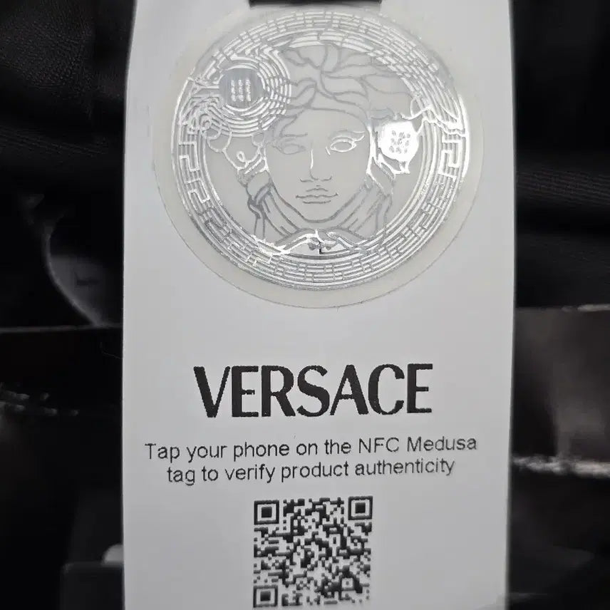 [BUNJANG] Versace Gold Barocco Pattern Silk Shorts / 베르사체 골드 바로코 패턴 실크 반바지