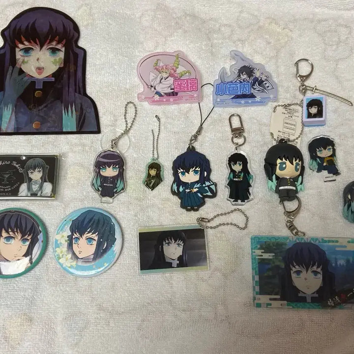 [BUNJANG] Demon Slayer Muichiro Mitsuri Obanai Merchandise Bundle / 귀멸의칼날 무이치로 미츠리 오바나이 핀버튼 키링 아크릴 스티커