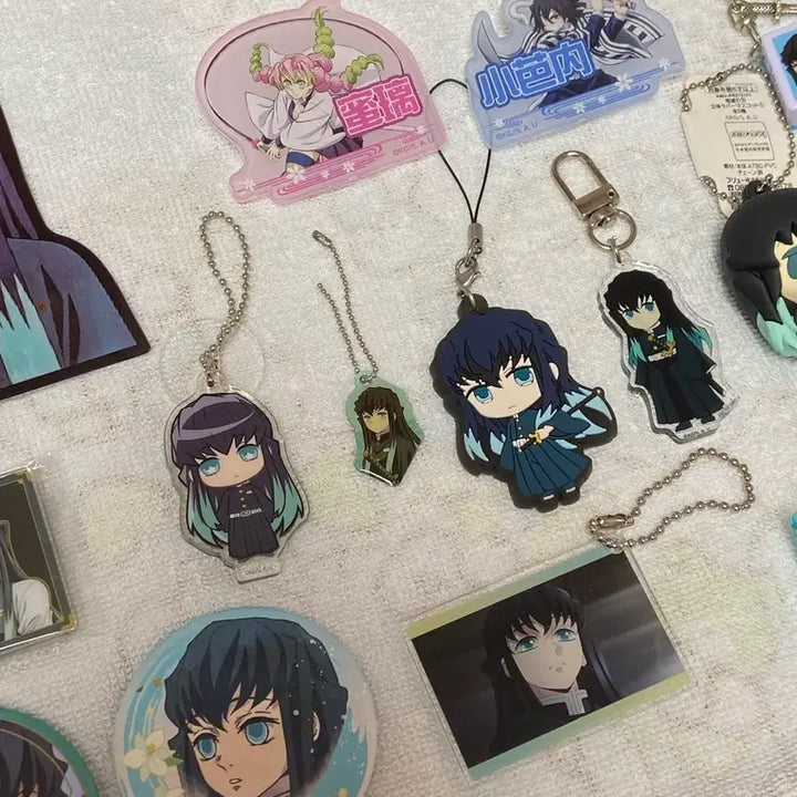 [BUNJANG] Demon Slayer Muichiro Mitsuri Obanai Merchandise Bundle / 귀멸의칼날 무이치로 미츠리 오바나이 핀버튼 키링 아크릴 스티커