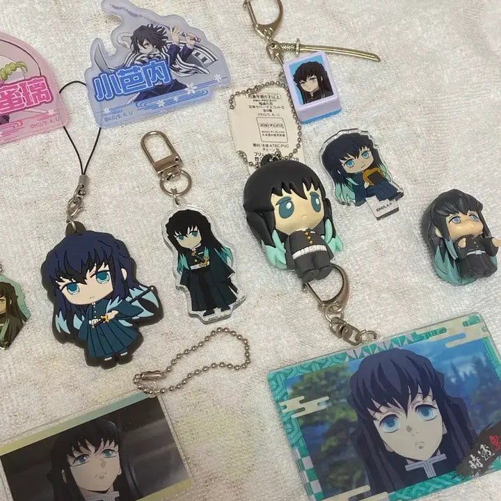 [BUNJANG] Demon Slayer Muichiro Mitsuri Obanai Merchandise Bundle / 귀멸의칼날 무이치로 미츠리 오바나이 핀버튼 키링 아크릴 스티커