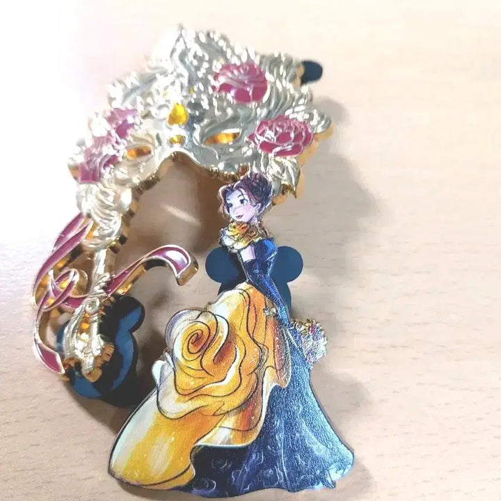 [BUNJANG] Disney Beauty and The Beast Belle Mask Pin Badge / 디즈니 벨 미녀와 야수 한정판 핀뱃지