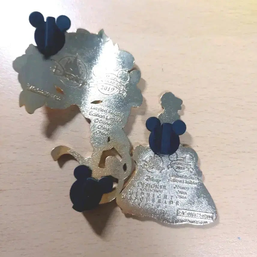 [BUNJANG] Disney Beauty and The Beast Belle Mask Pin Badge / 디즈니 벨 미녀와 야수 한정판 핀뱃지