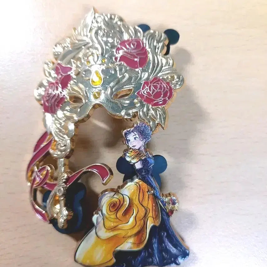 [BUNJANG] Disney Beauty and The Beast Belle Mask Pin Badge / 디즈니 벨 미녀와 야수 한정판 핀뱃지