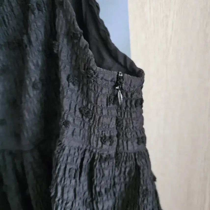 [BUNJANG] Iringmarket Volume Sleeveless Blouse Black / 아이링마켓 제작 볼륨 나시 블라우스 블랙