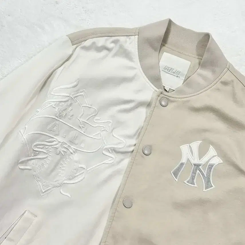 [BUNJANG] MLB 뉴욕양키스 베이지 배색 바시티자켓 / MLB 뉴욕양키스 베이지 배색 바시티자켓