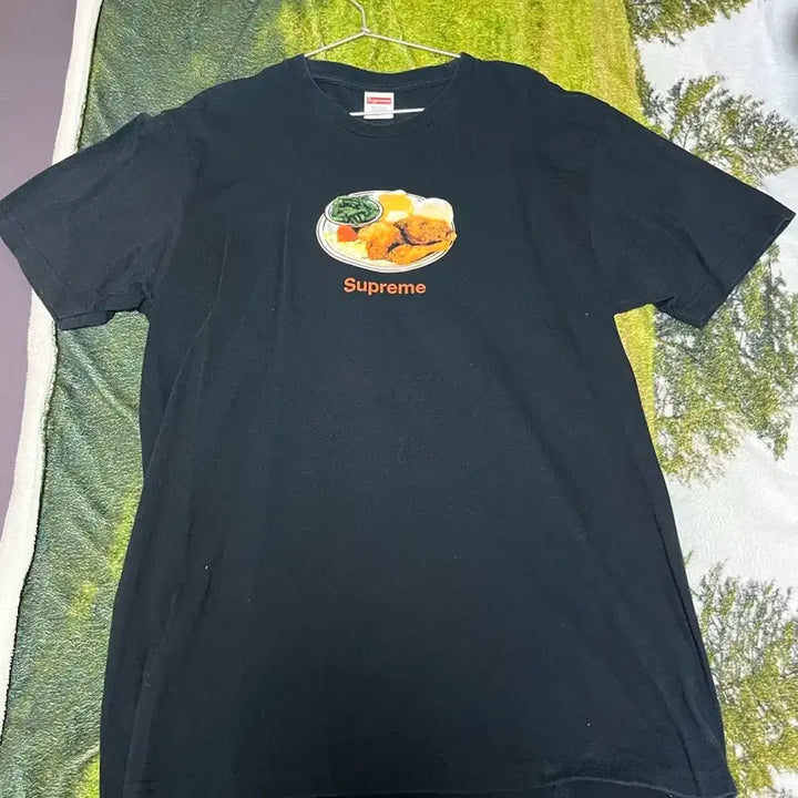 [BUNJANG] Supreme Chicken Dinner Short Sleeve T-shirt / 슈프림 치킨 디너 반팔