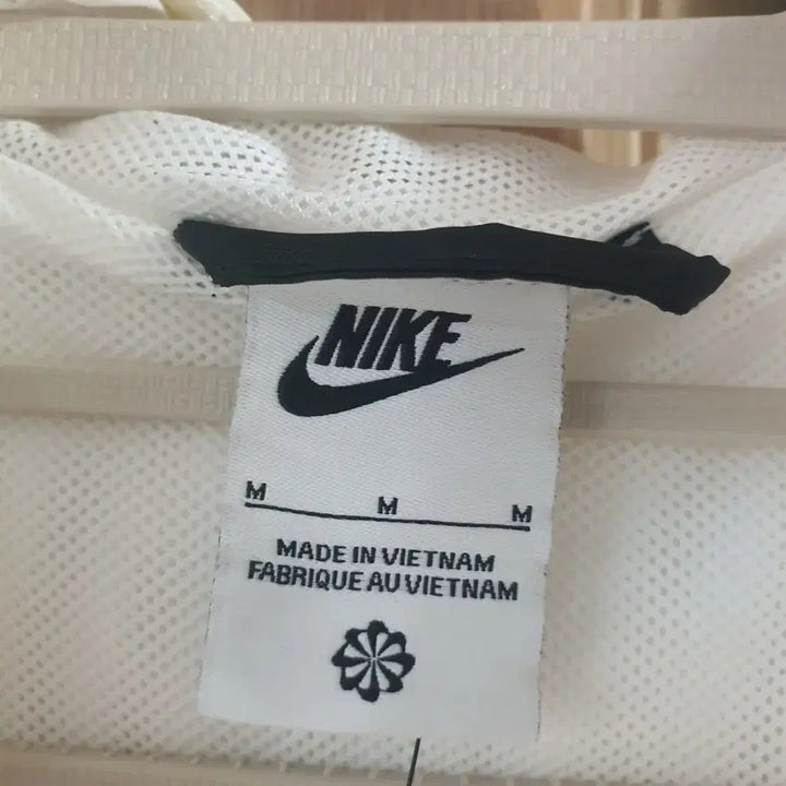 [BUNJANG] Nike Windbreaker Jacket White/Lavender (M) / 나이키 바람막이 자켓 화이트/라벤더 M새제품