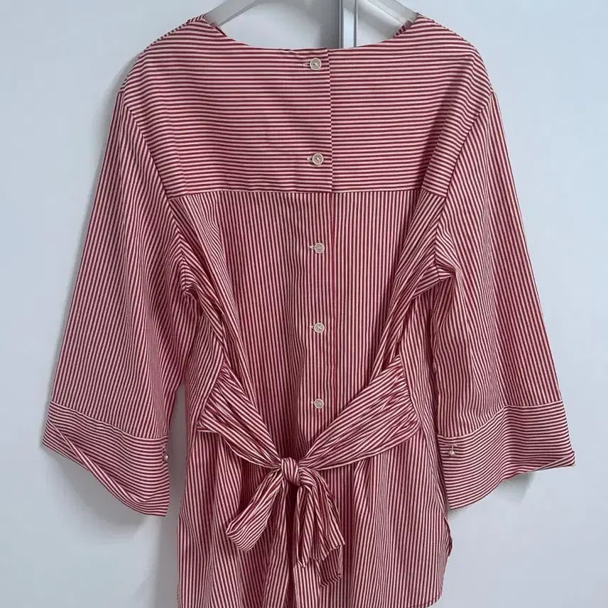 [BUNJANG] Bylynn Shop Line Studio One Red Stripe Ribbon Shirt / 바이린샵 라인스튜디오원 레드 스트라이프 리본 셔츠 여성옷 판매