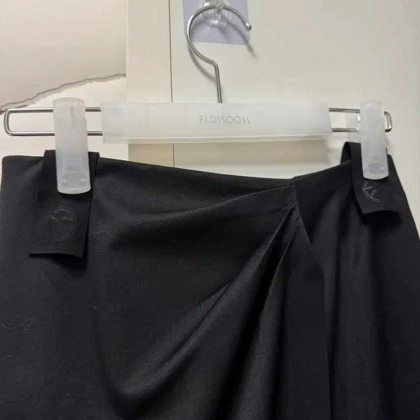 [BUNJANG] Floum Diana Drape Skirt Black S / 플로움 diana drape skirt black s