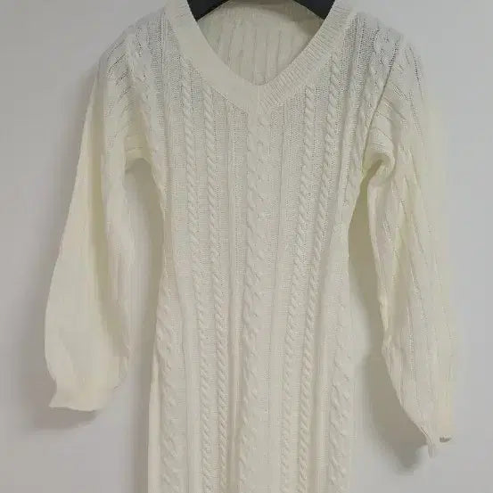 [BUNJANG] White Cable Knit V-Neck Dress / (새상품)화이트 니트원피스