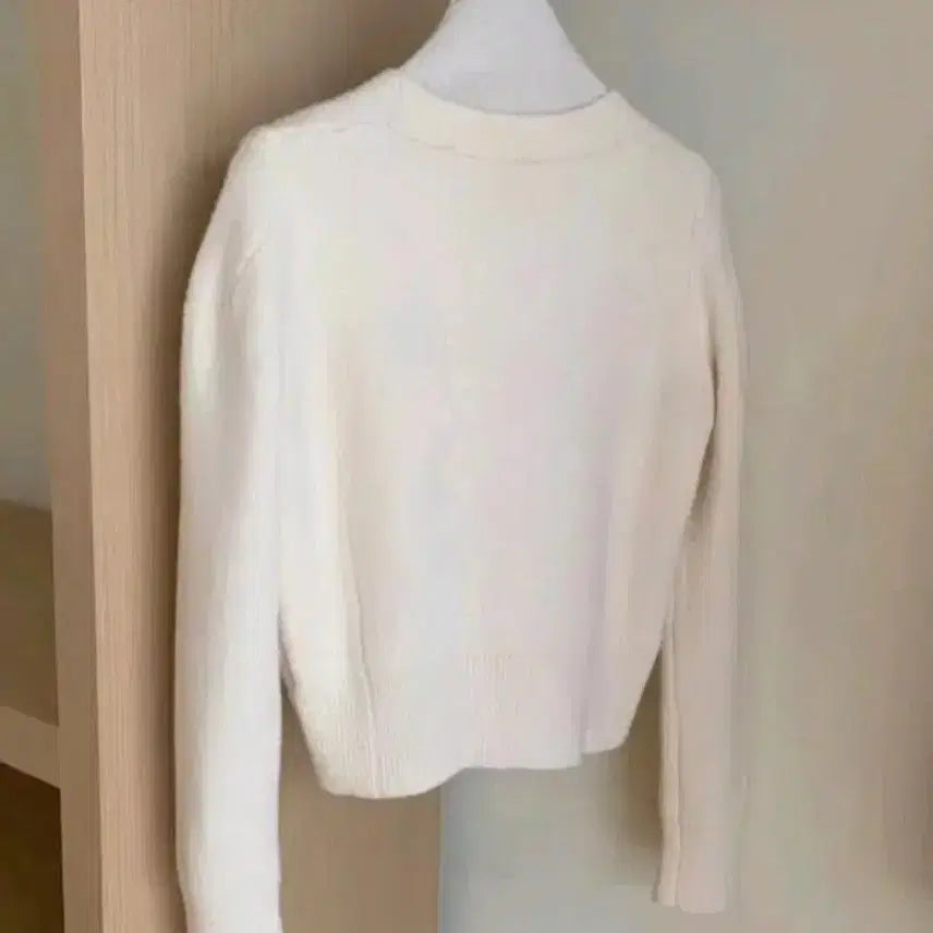 [BUNJANG] Ivory Ribbon Button V-Neck Cardigan / 리본 버튼 아이보리 가디건