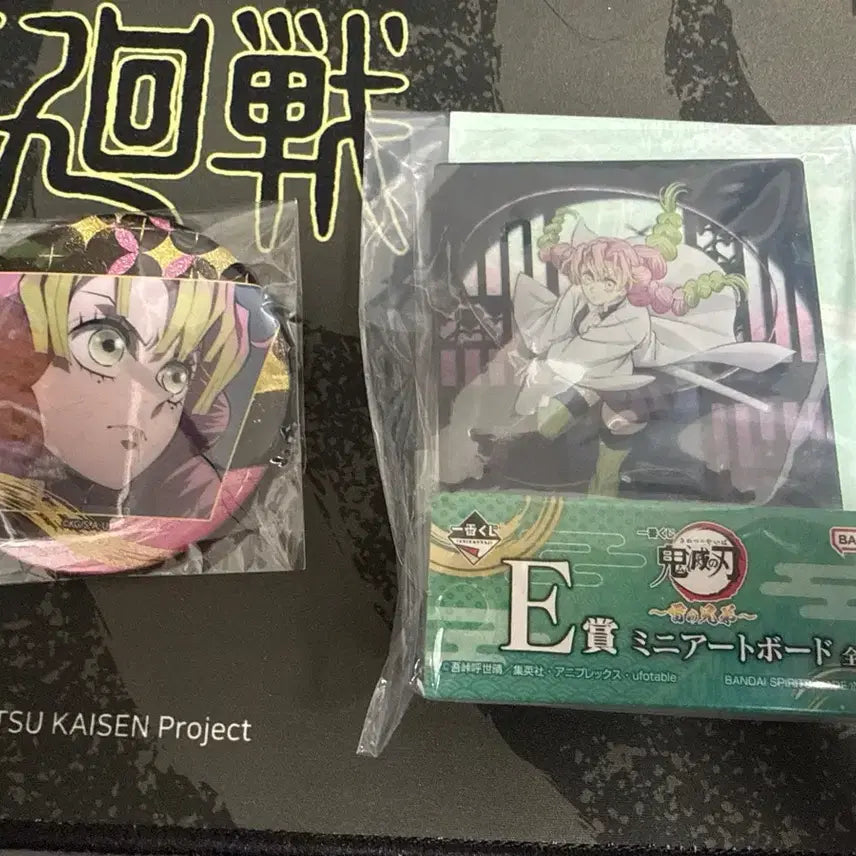 [BUNJANG] Demon Slayer Mitsuri Acrylic &amp; Badge Set / (미개봉) 귀멸의 칼날 미츠리 아크릴+뱃지