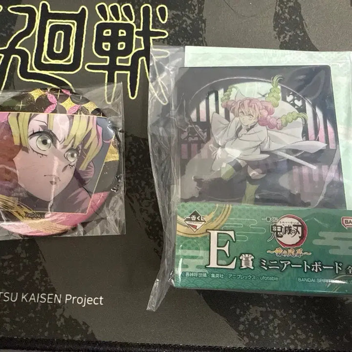 [BUNJANG] Demon Slayer Mitsuri Acrylic &amp; Badge Set / (미개봉) 귀멸의 칼날 미츠리 아크릴+뱃지