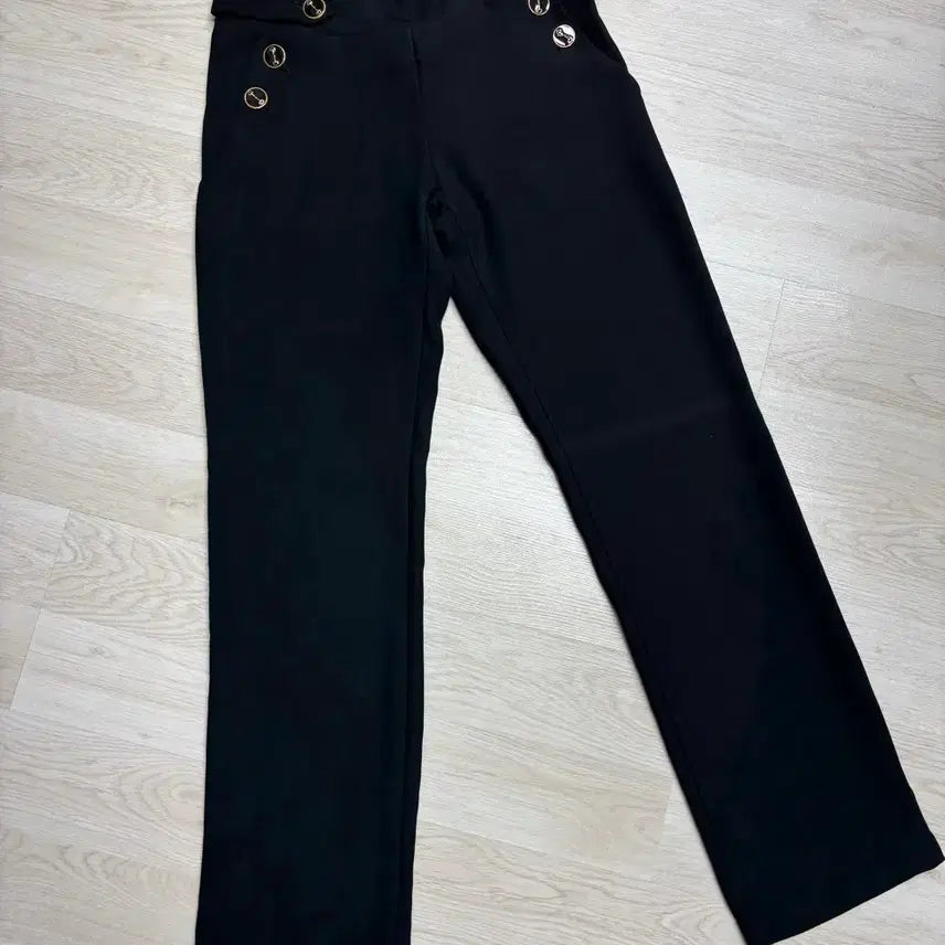 [BUNJANG] Gold Button Semi-Bootcut Slacks / 골드 버튼 세미 부츠컷 슬랙스 블랙 55