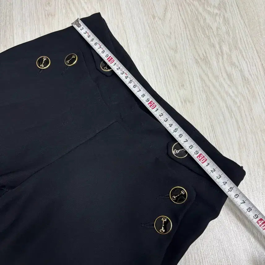 [BUNJANG] Gold Button Semi-Bootcut Slacks / 골드 버튼 세미 부츠컷 슬랙스 블랙 55