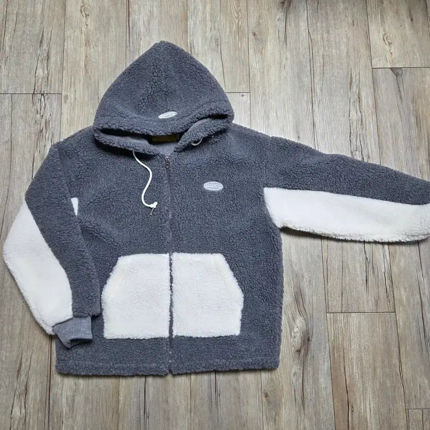 [BUNJANG] Main Booth Fleece Hood Zip-Up Charcoal / 메인부스 뽀글이 후드 집업 차콜
