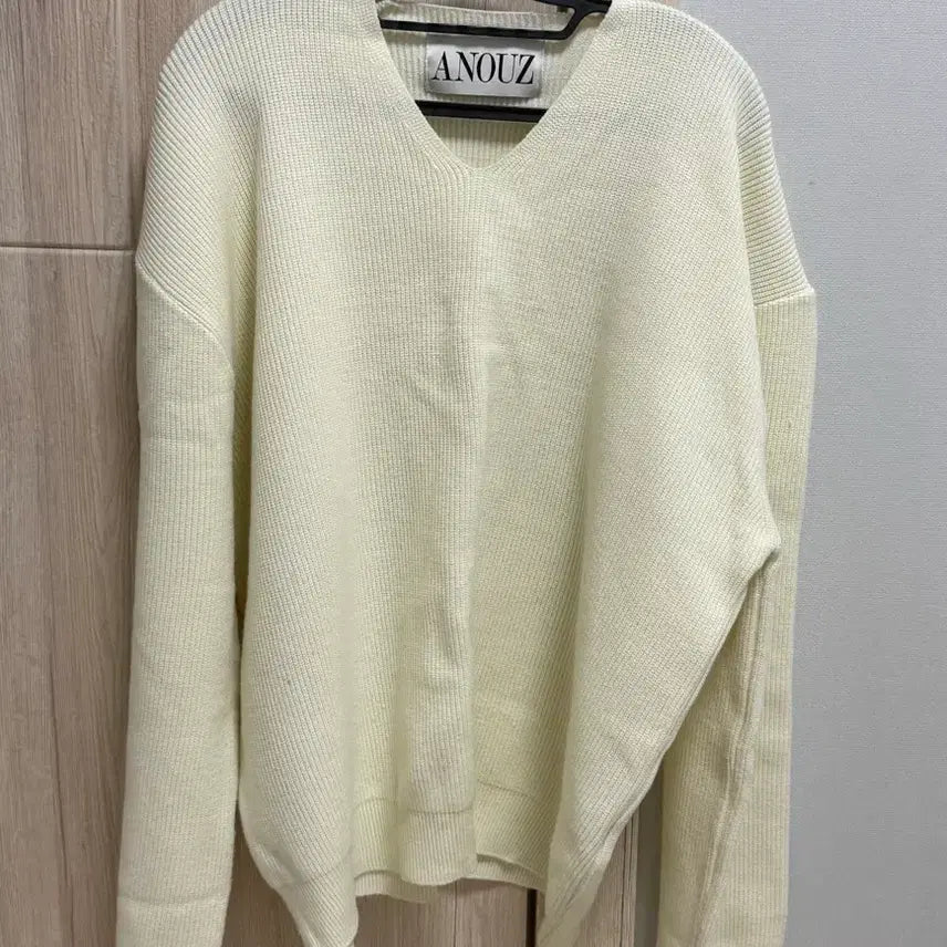 [BUNJANG] Anuz V-Neck Knit - Ivory, Size L / 어누즈 브이넥 니트