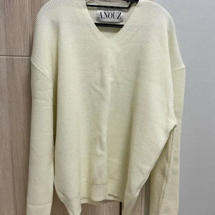 [BUNJANG] Anuz V-Neck Knit - Ivory, Size L / 어누즈 브이넥 니트