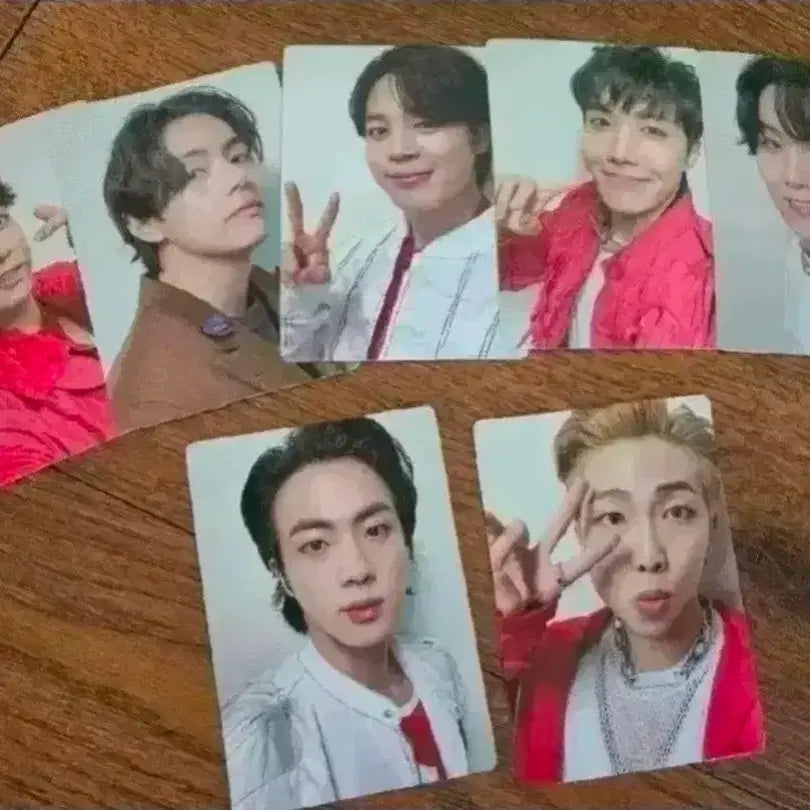 [SOLD OUT] 새상품) BTS 알람 시계 +  포토카드 세트 판매합니다
