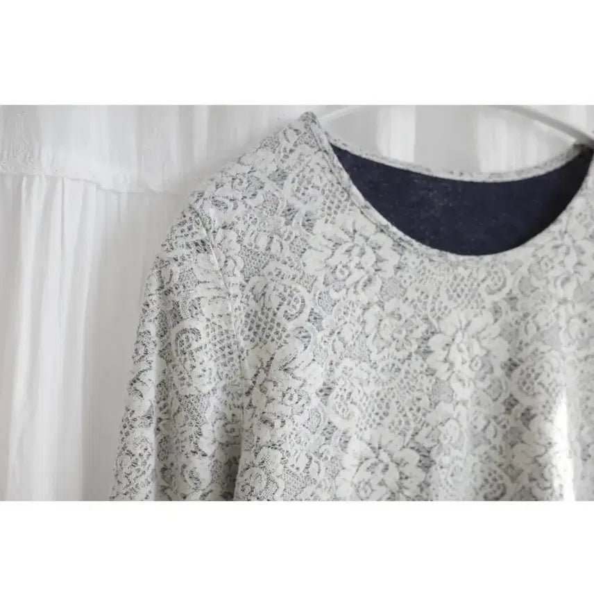 [BUNJANG] Floral Lace Pattern Long Sleeve Top / 플라워 레이스 패턴 롱슬리브